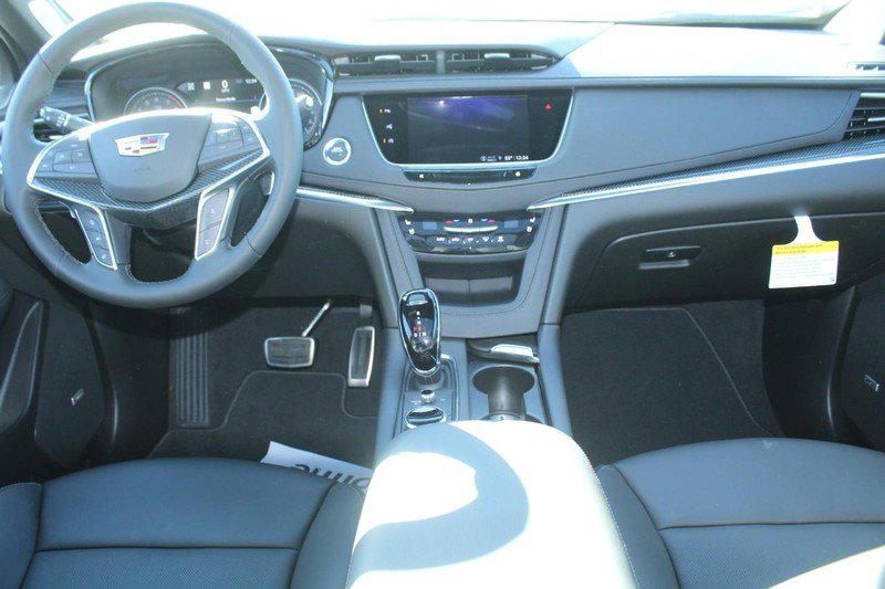 New 2026 Cadillac XT5 Sportv w/ LPO, Onyx Lite Package image 5