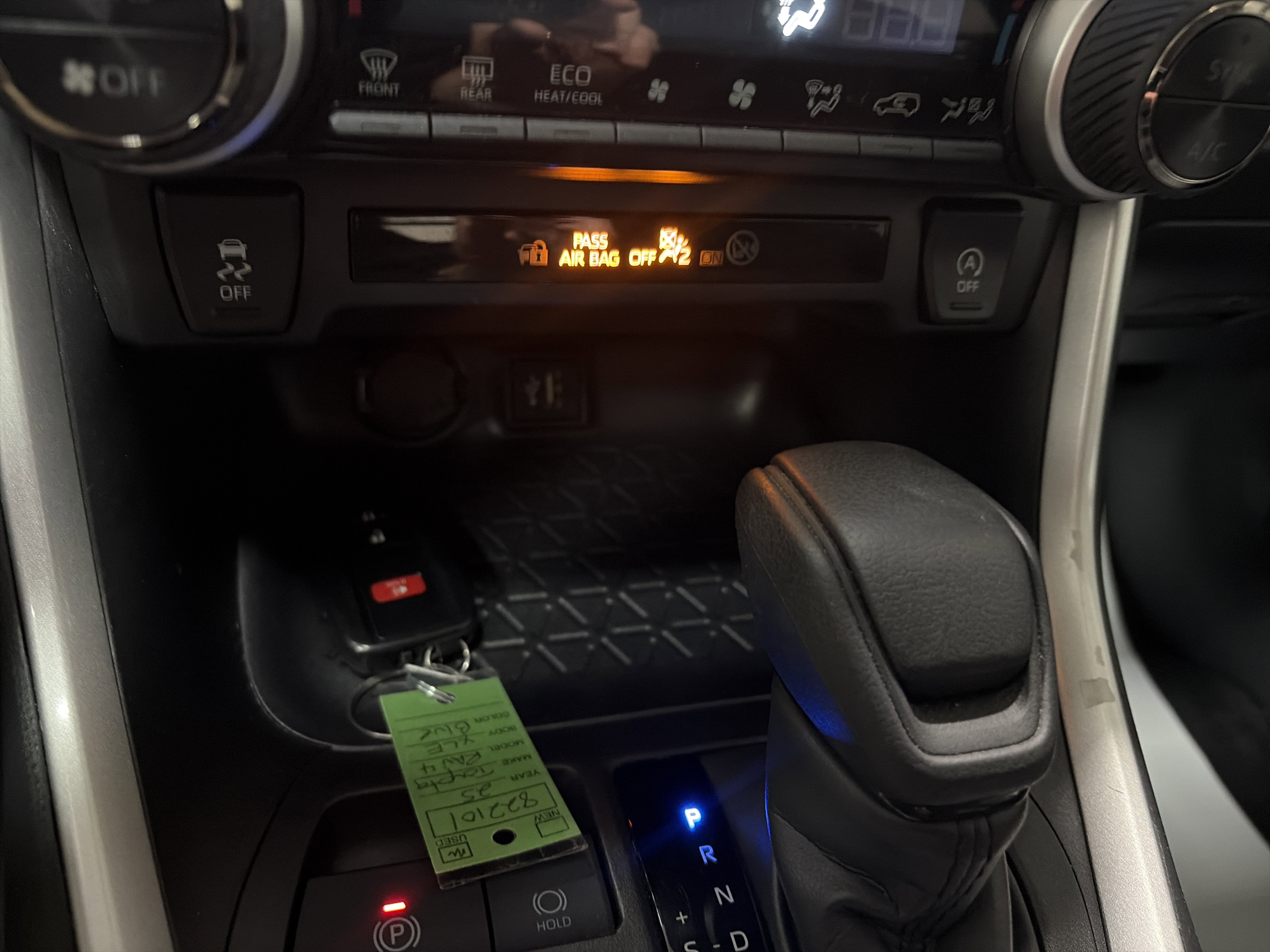 Used 2025 Toyota RAV4 XLE AWD/4WD image 19