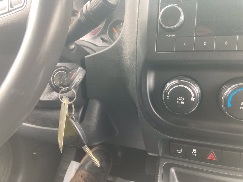 Used 2015 Jeep Patriot High Altitude AWD/4WD image 22