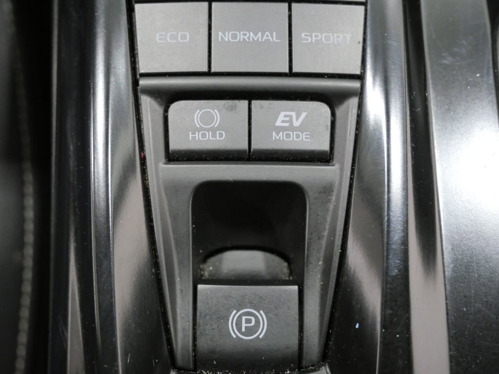 Used 2025 Toyota Camry SE w/ Multimedia Upgrade Package AWD/4WD image 23