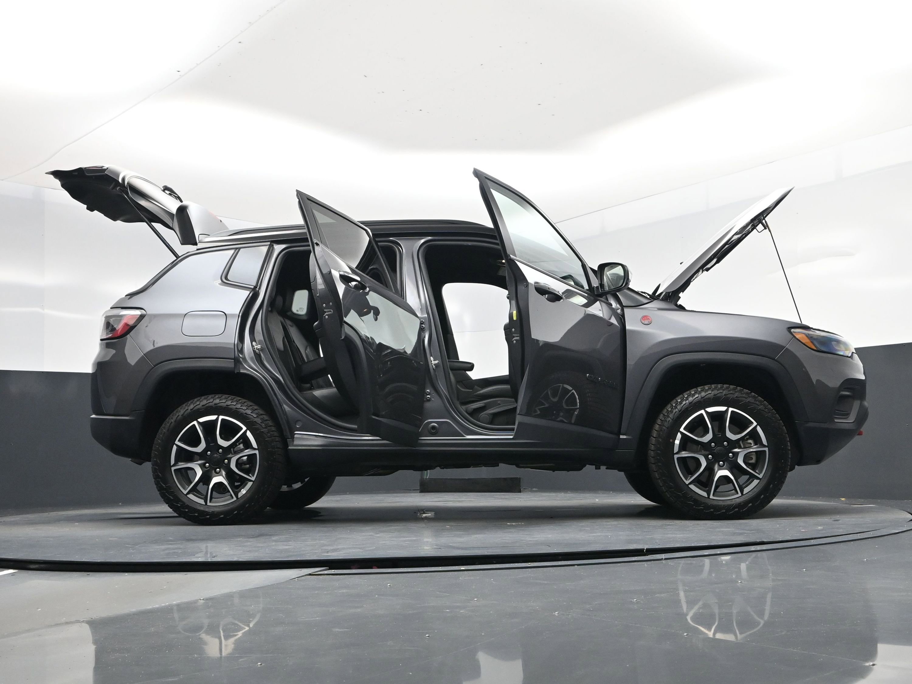 Used 2024 Jeep Compass Trailhawk image 21