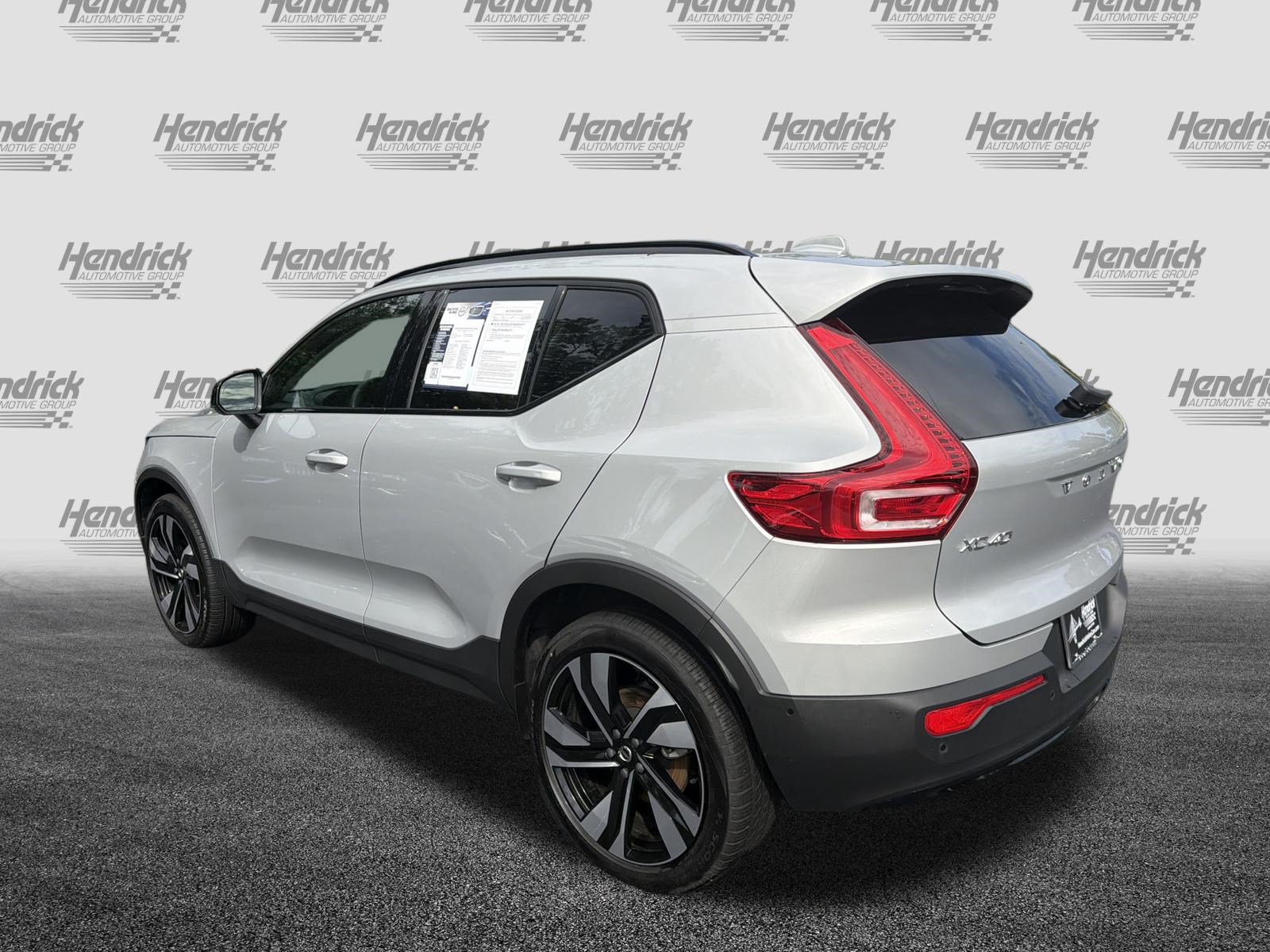 Certified 2025 Volvo XC40 B5 Ultra AWD/4WD image 8