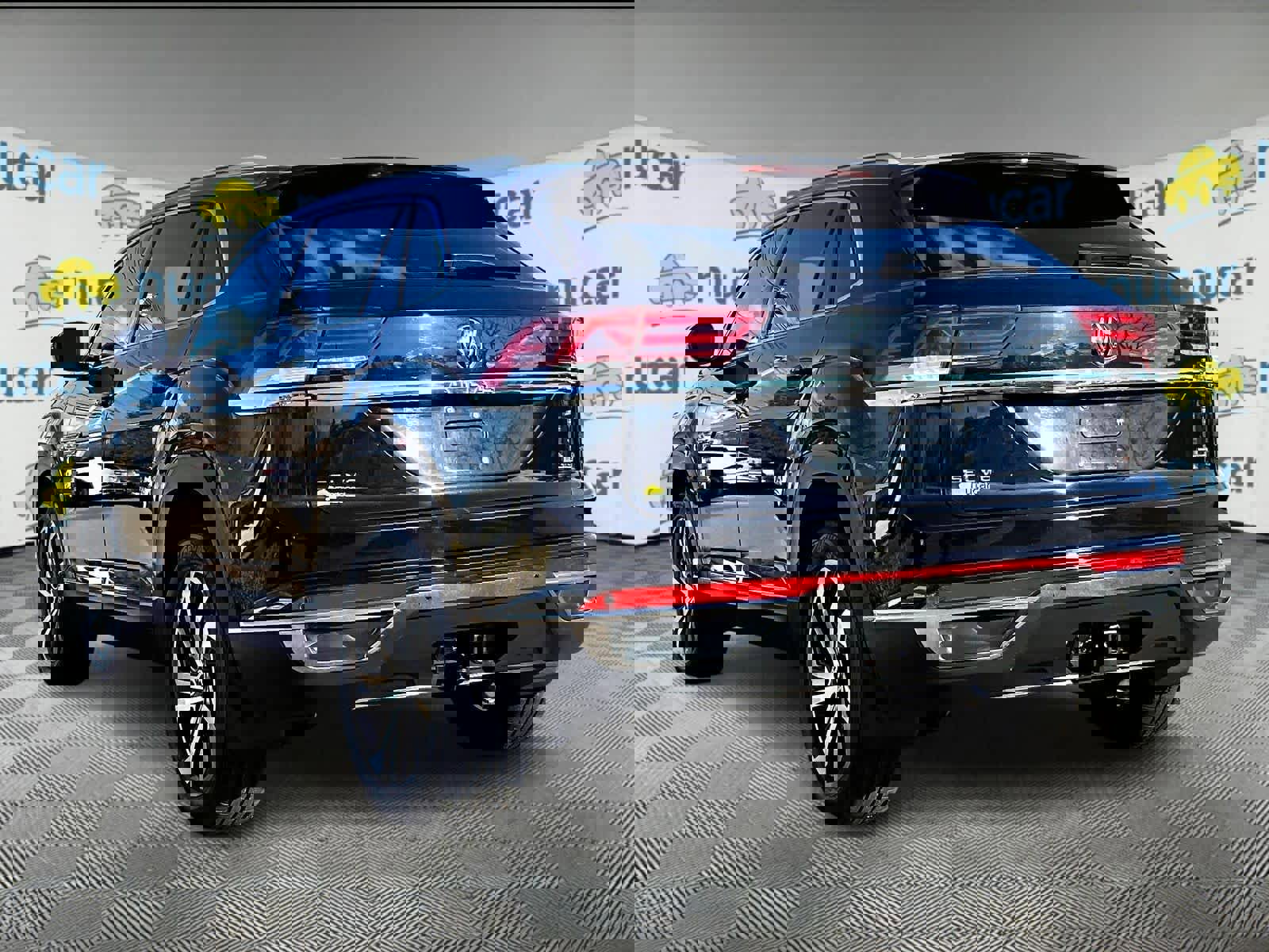 Used 2021 Volkswagen Atlas Cross Sport SEL Premium image 4