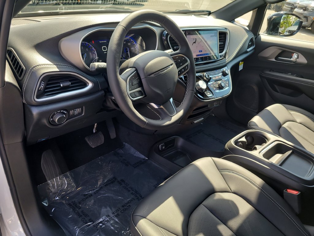 New 2027 Chrysler Pacifica Select w/ Family Tech Group FWD image 19
