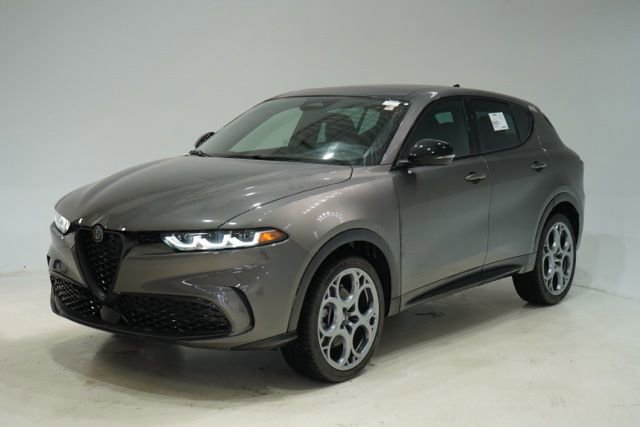New 2025 Alfa Romeo Tonale w/ Premium Package image 3