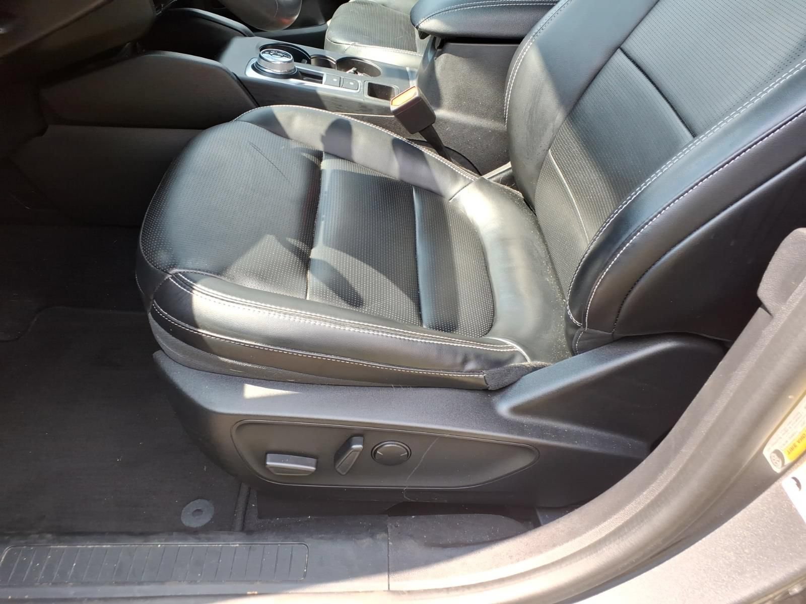 Used 2023 Ford Escape Platinum AWD/4WD image 18