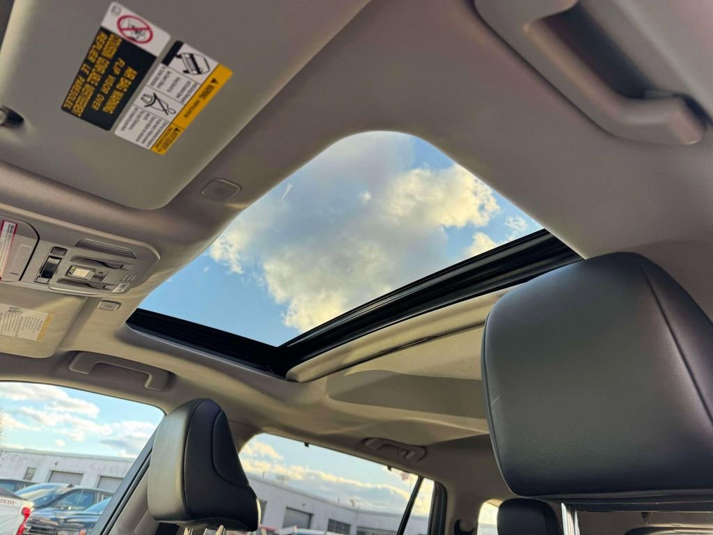 Used 2023 Toyota Highlander XLE image 18