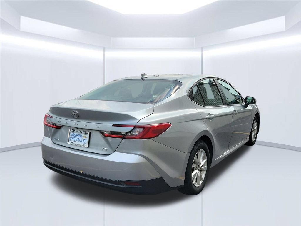 Used 2025 Toyota Camry LE FWD image 7