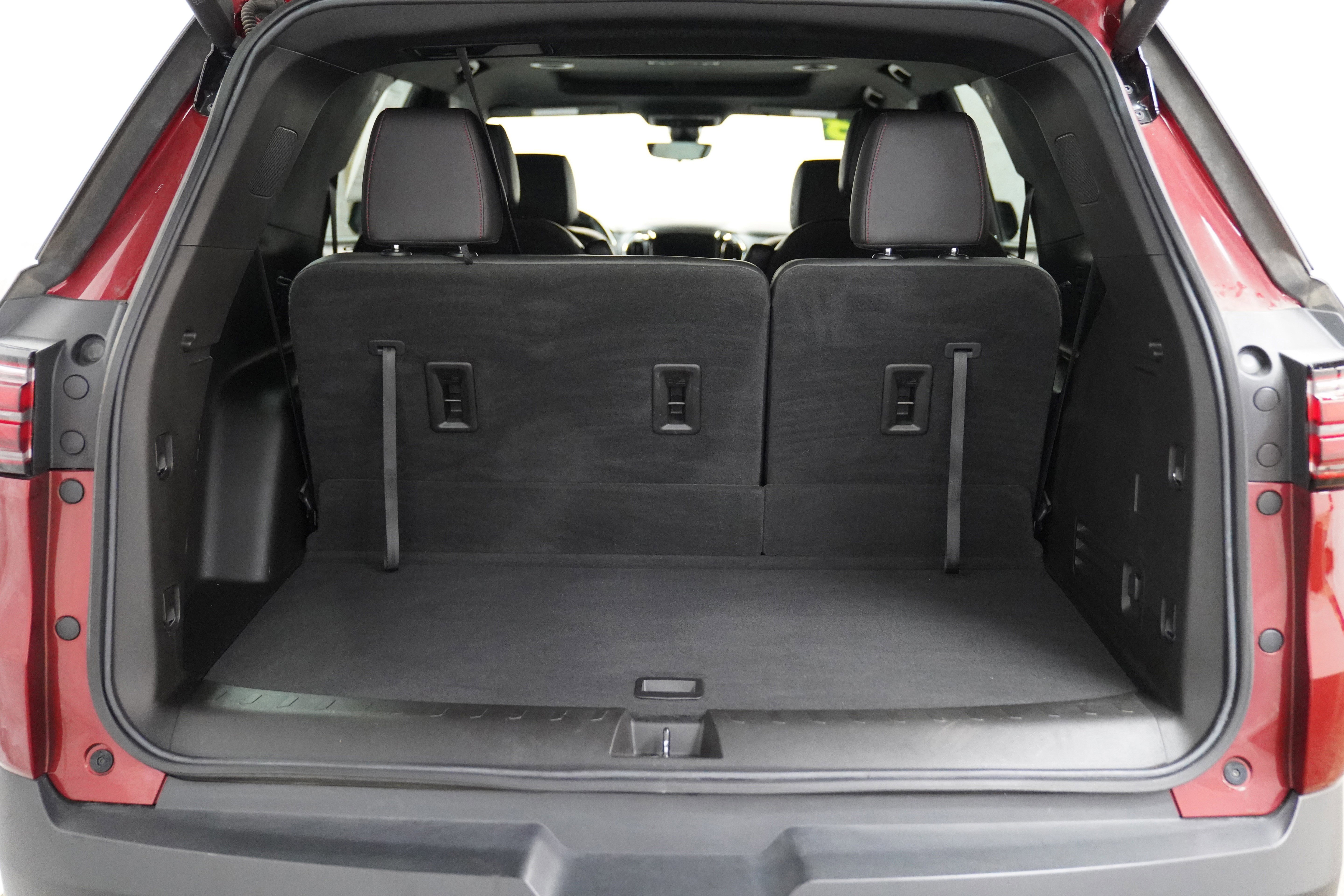 Used 2023 Chevrolet Traverse RS image 9