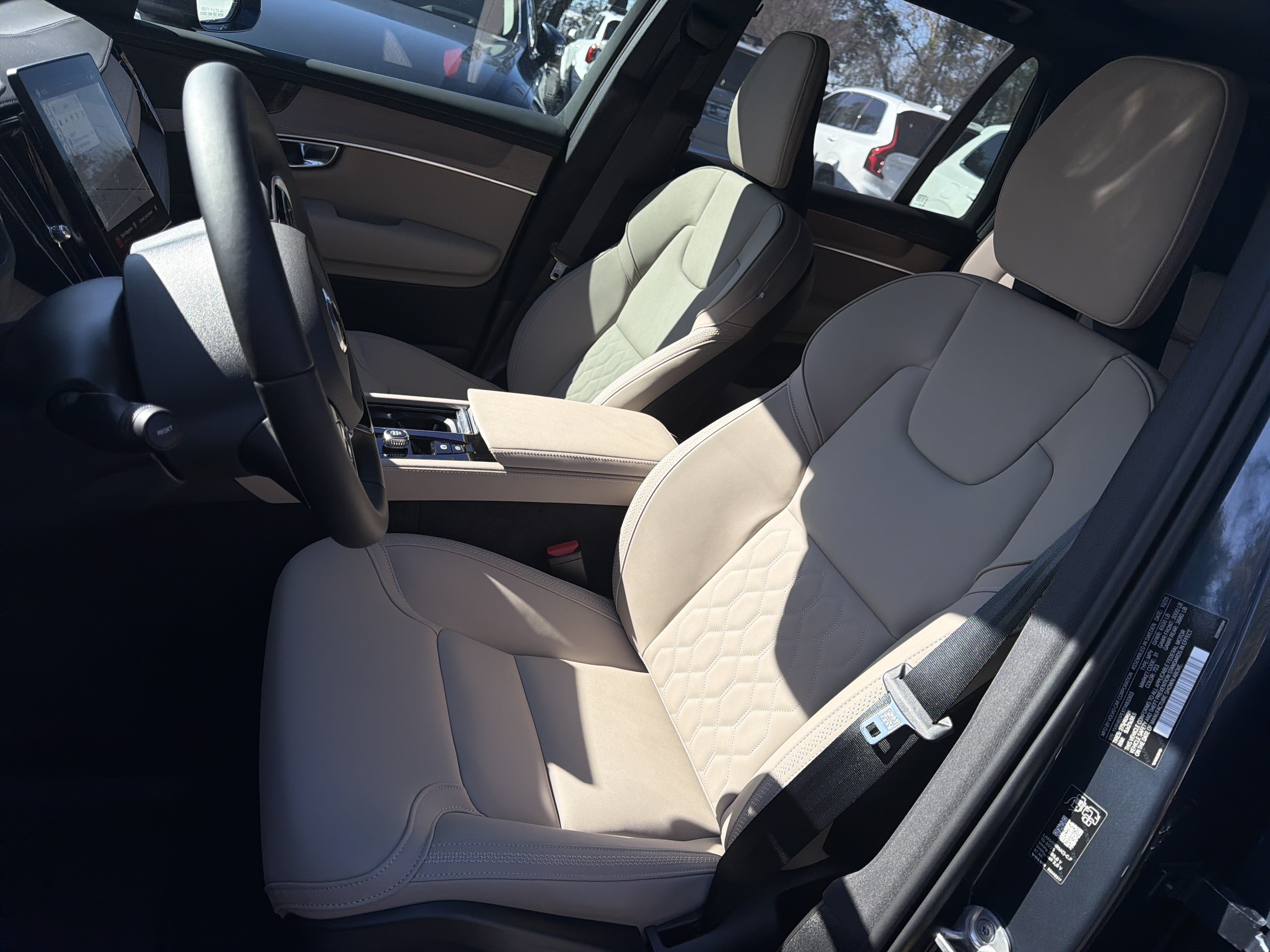 Used 2026 Volvo XC90 T8 Plus w/ Protection Package Premier AWD/4WD image 15