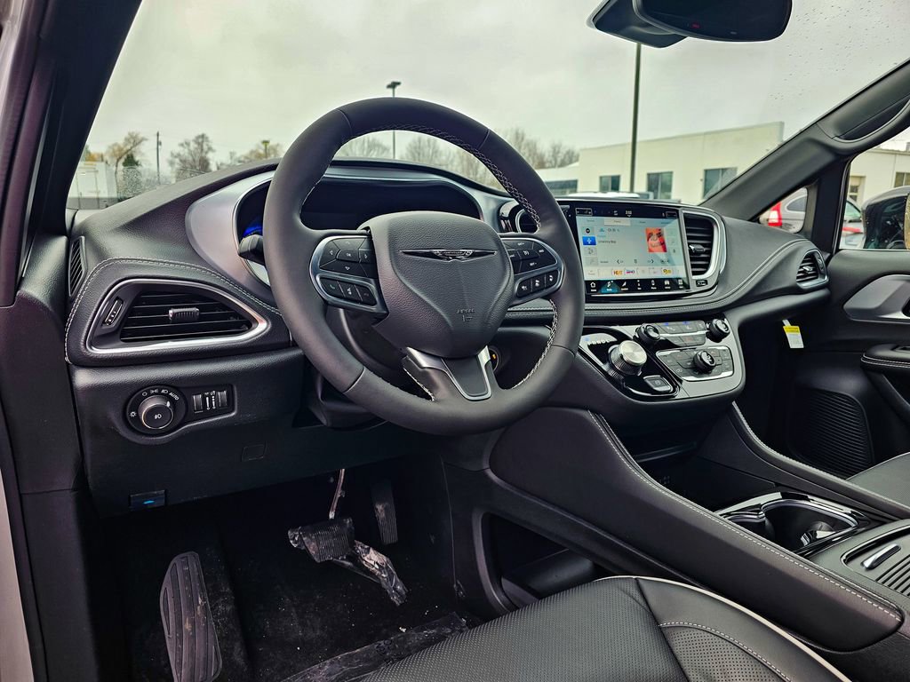 New 2026 Chrysler Pacifica Limited image 15