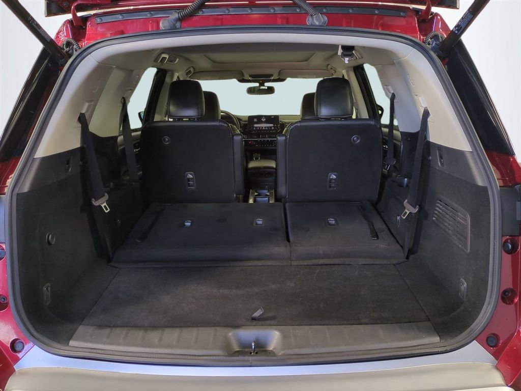 Used 2022 Nissan Pathfinder Platinum w/ Cargo Package image 14