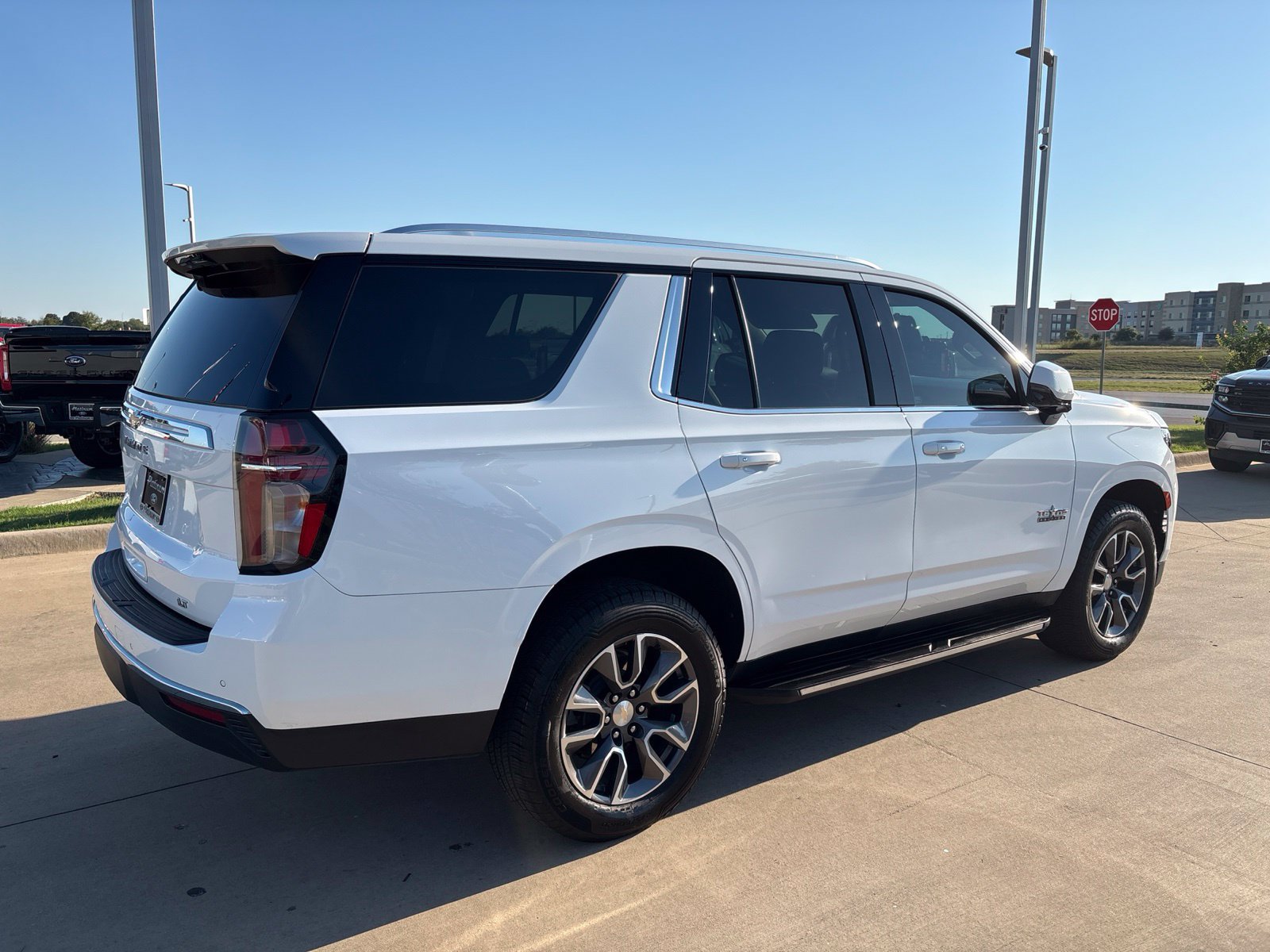 Used 2022 Chevrolet Tahoe LT w/ Luxury Package RWD image 6
