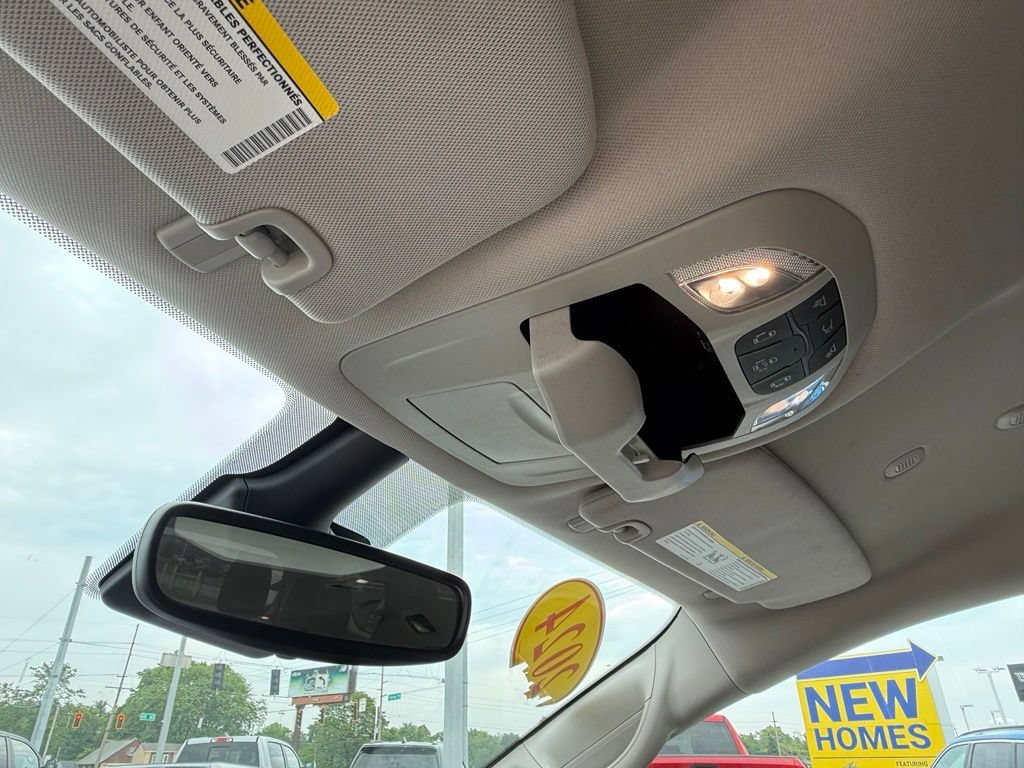 Used 2024 Chrysler Pacifica Touring-L FWD image 27