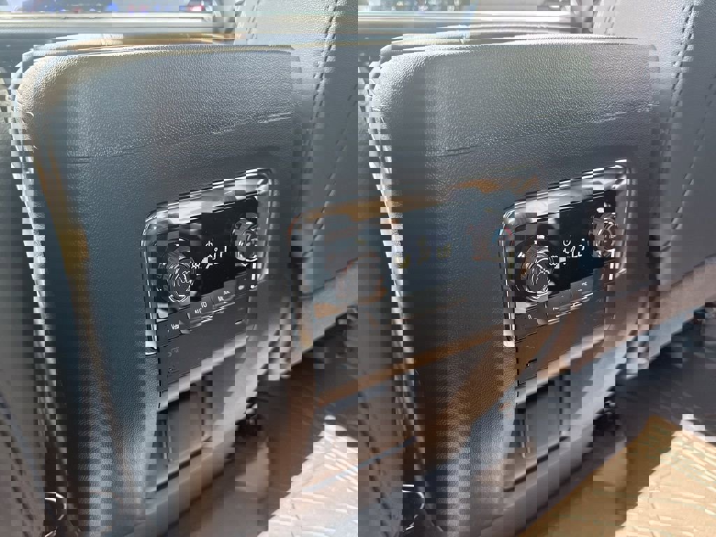 New 2026 Chevrolet Suburban Premier image 5