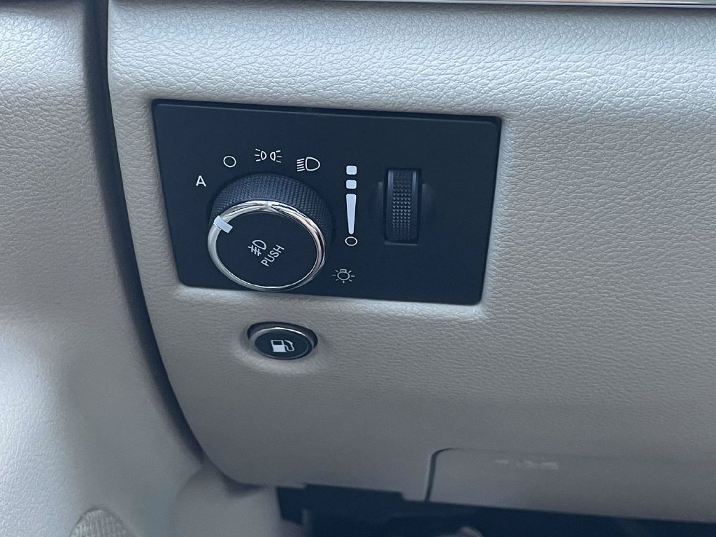 Used 2019 Jeep Grand Cherokee Limited AWD/4WD image 22