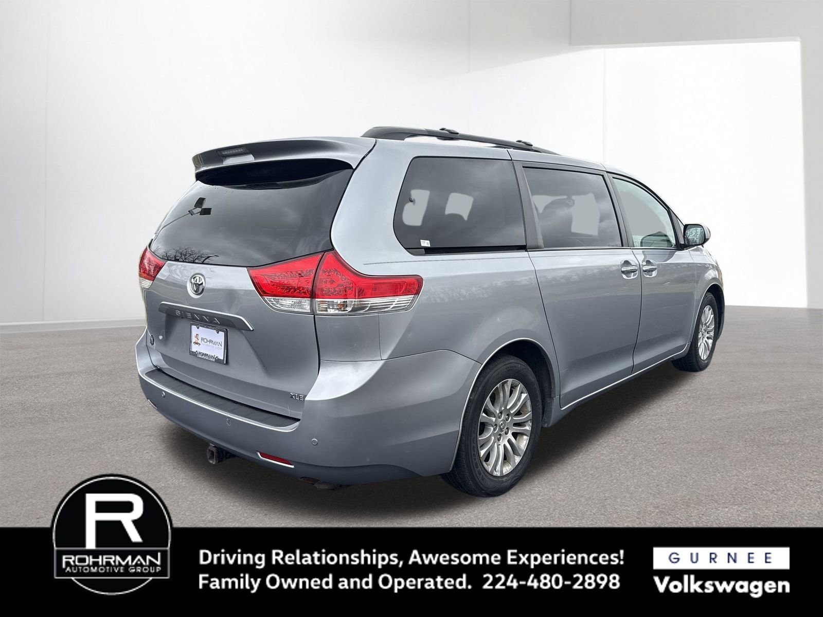 Used 2014 Toyota Sienna XLE image 9