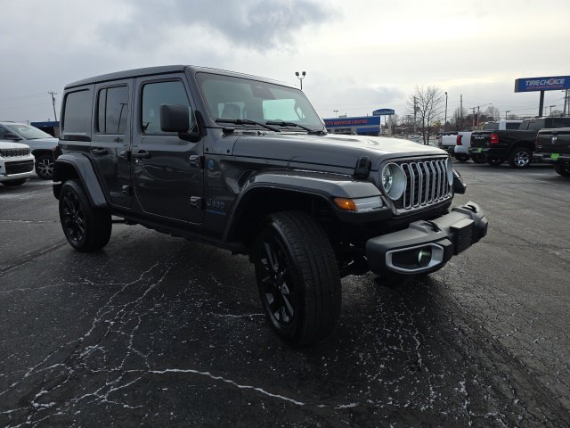 Used 2025 Jeep Wrangler Unlimited Sahara w/ Safety Group AWD/4WD image 8