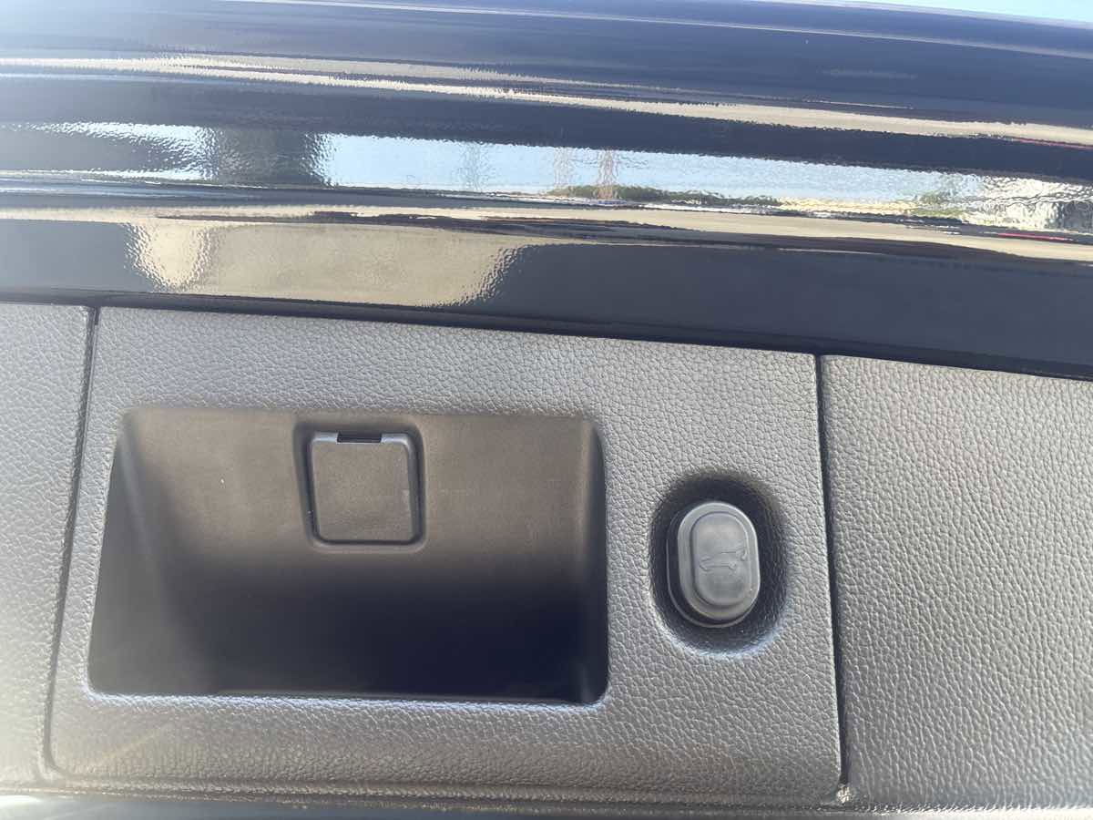 Used 2017 Chevrolet Tahoe LT w/ Luxury Package image 34