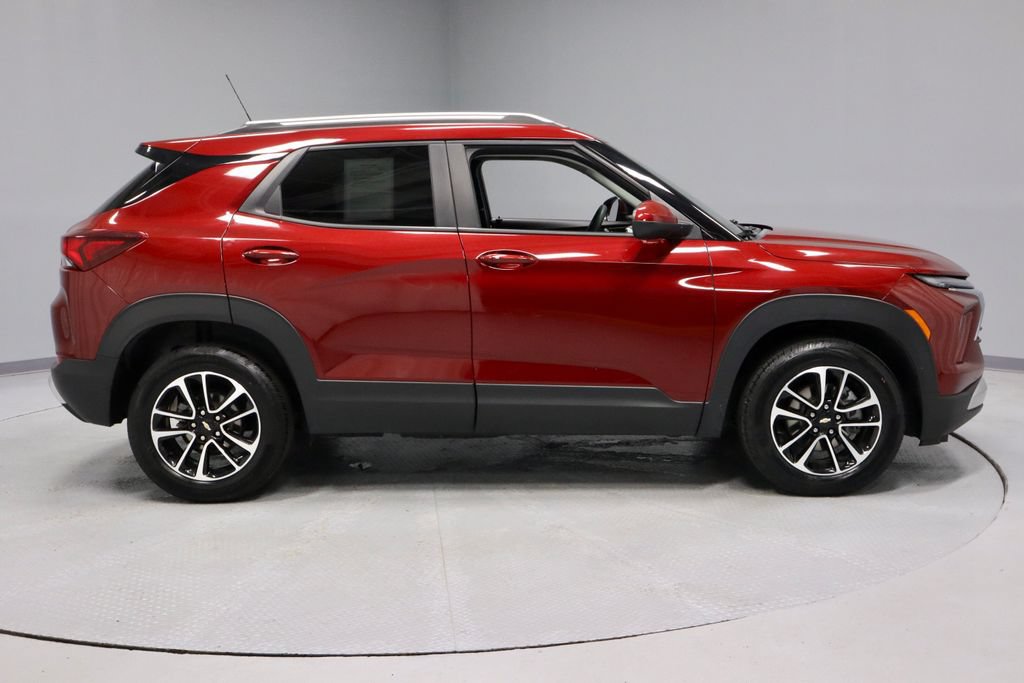 Used 2025 Chevrolet TrailBlazer LT AWD/4WD image 11