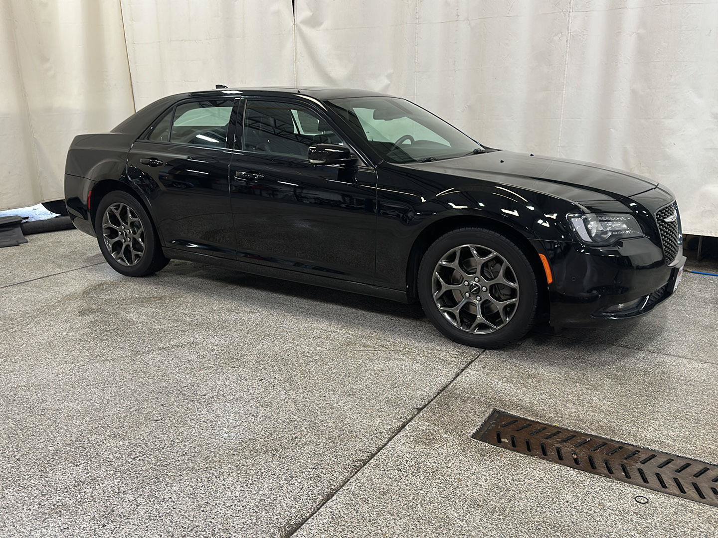 Used 2017 Chrysler 300 S w/ 300S Premium Group AWD/4WD image 7