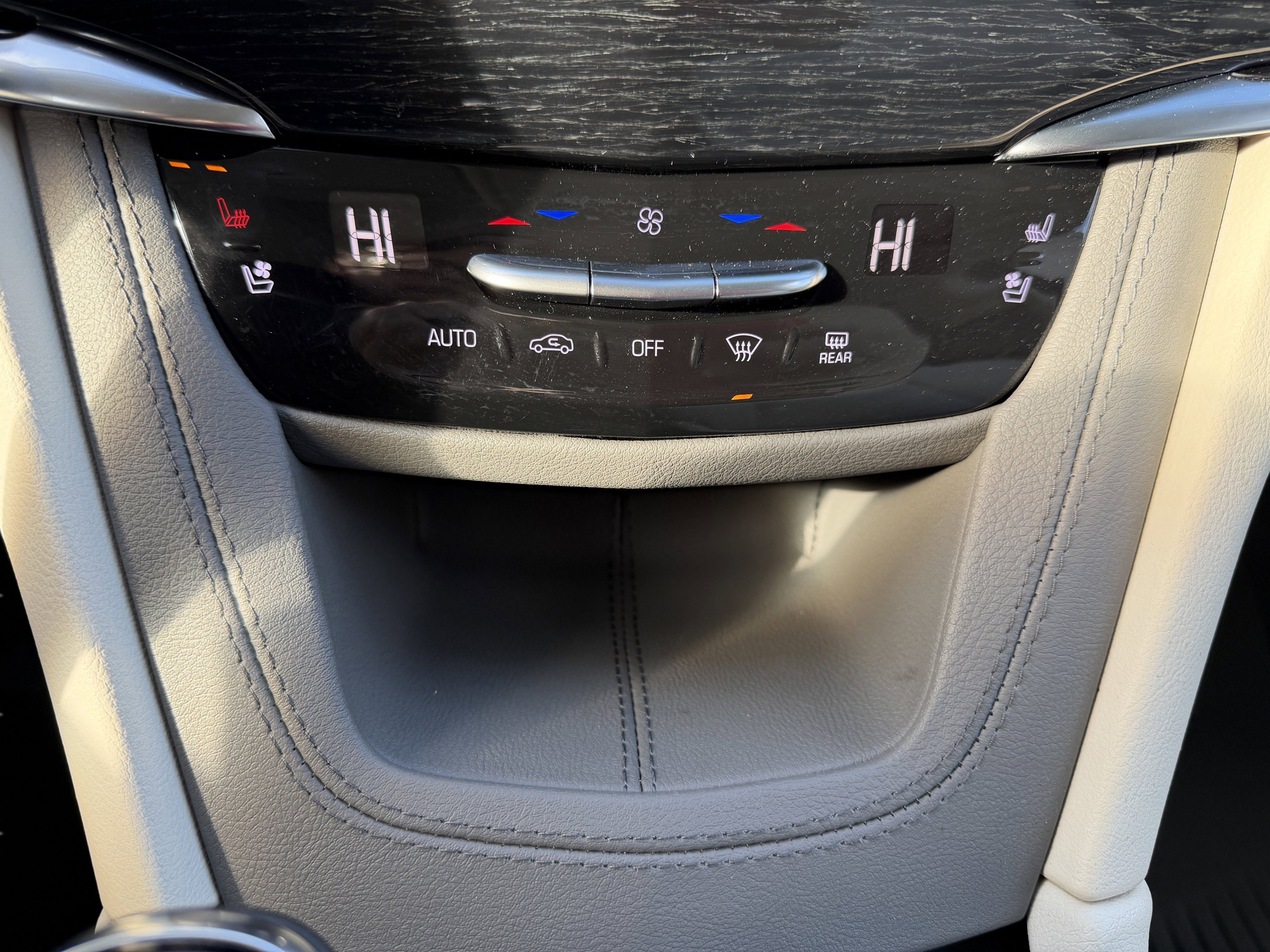 Certified 2025 Cadillac XT6 Premium Luxury w/ LPO, Floor Liner Package image 22