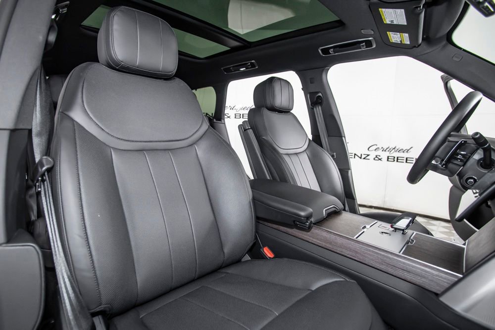 Used 2025 Land Rover Range Rover SE image 21