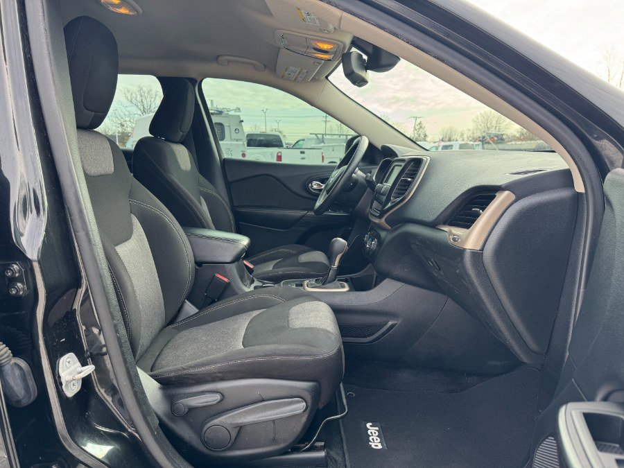 Used 2014 Jeep Cherokee Sport image 19