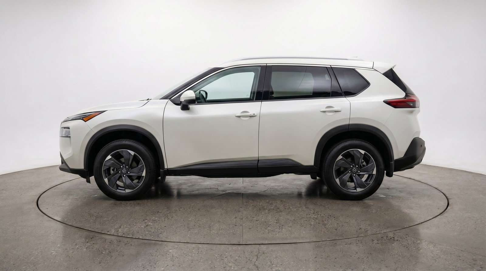 Used 2025 Nissan Rogue SV image 5