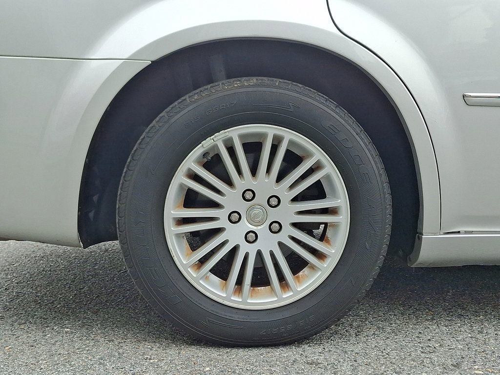 Used 2010 Chrysler 300 Touring image 10