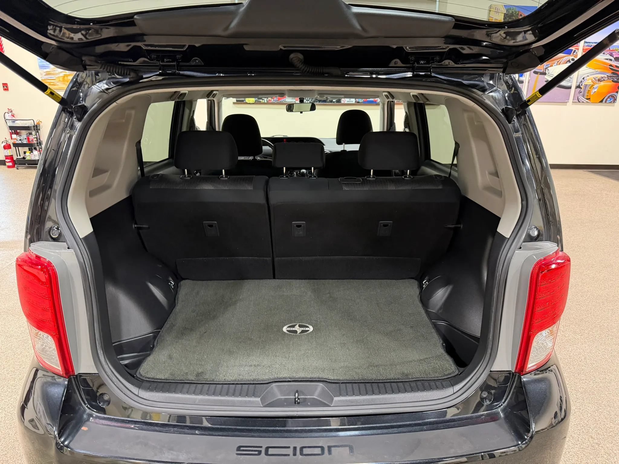 Used 2015 Scion xB FWD image 22