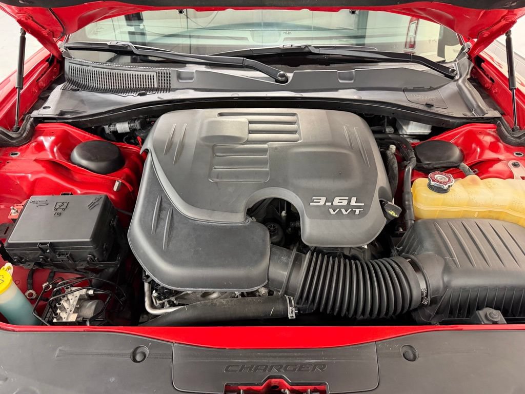 Used 2018 Dodge Charger SXT Plus w/ Beats Audio Group RWD image 7