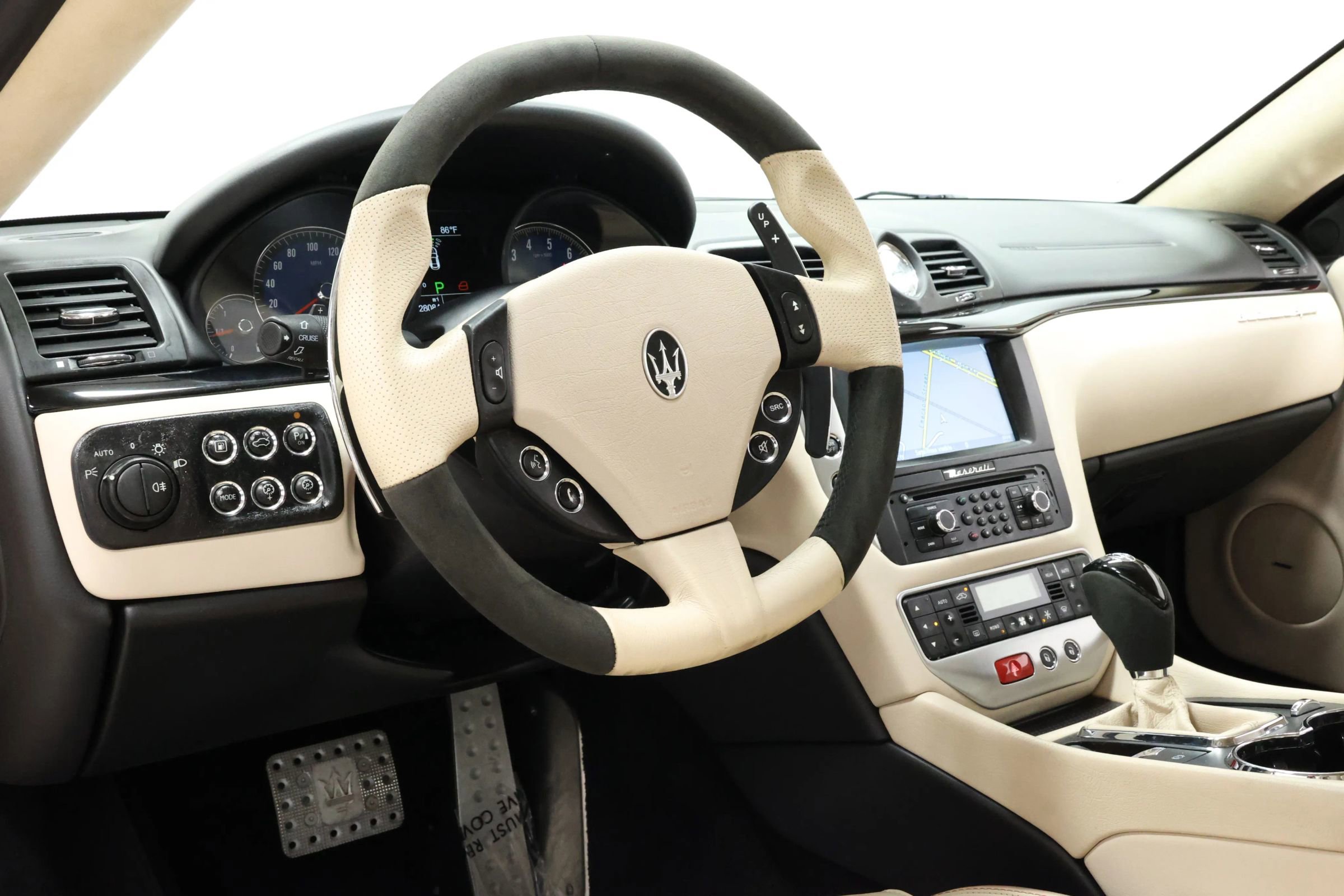 Used 2013 Maserati GranTurismo Sport image 2