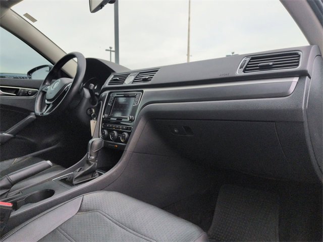 Used 2017 Volkswagen Passat 1.8T R-Line image 24