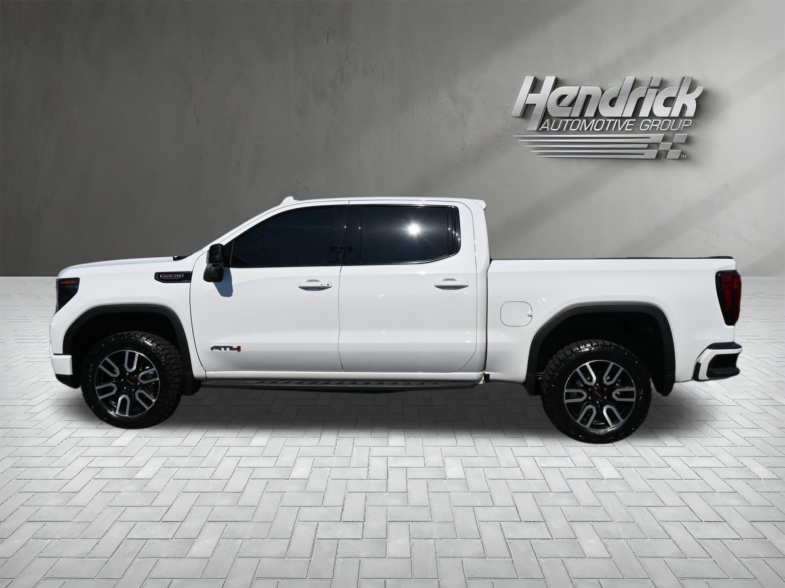 Used 2024 GMC Sierra 1500 AT4 w/ Technology Package AWD/4WD image 7