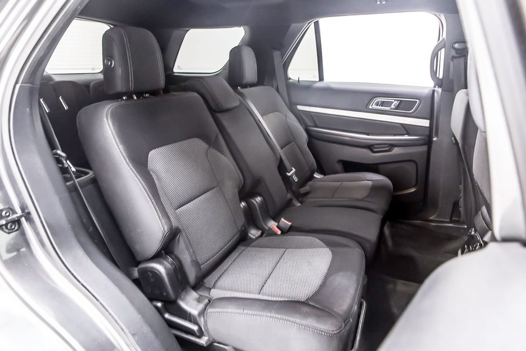 Used 2018 Ford Explorer XLT image 34