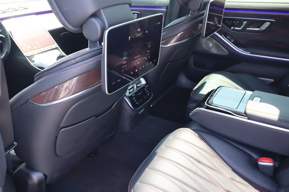 Used 2024 Mercedes-Benz S 63 AMG S w/ Carbon Fiber Exterior Package image 28