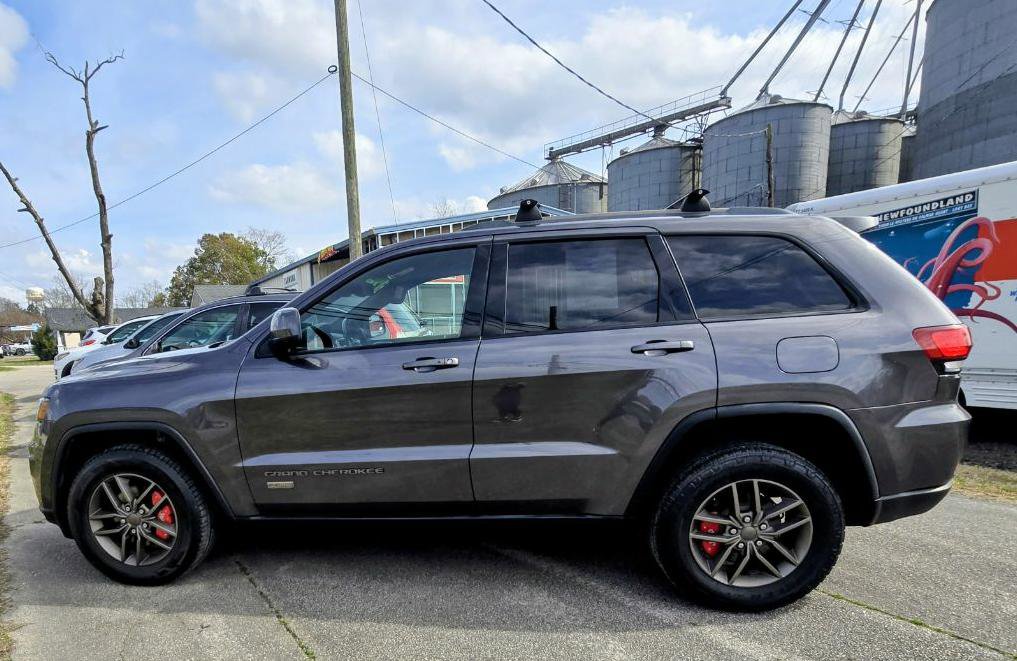 Used 2016 Jeep Grand Cherokee Laredo 75th Anniversary image 2