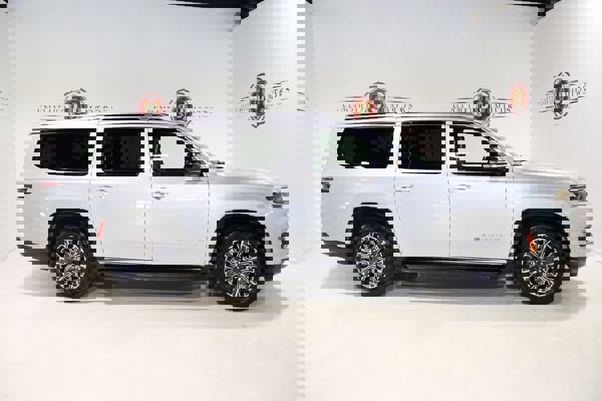 Used 2024 Jeep Wagoneer L Series II w/ Flexible Seating Group image 32