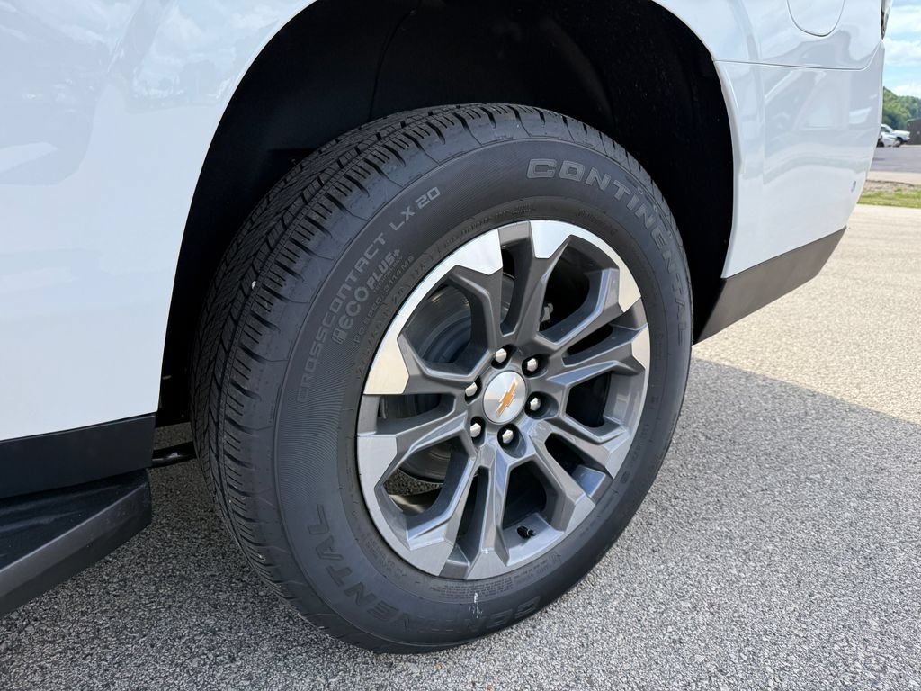 New 2026 Chevrolet Suburban LT w/ Comfort Package AWD/4WD image 17