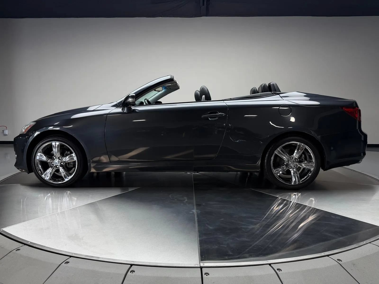 Used 2010 Lexus IS 250C RWD image 4