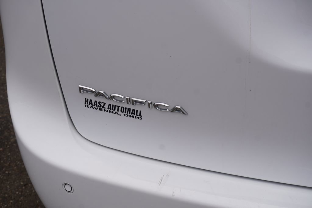 Used 2025 Chrysler Pacifica Select image 7