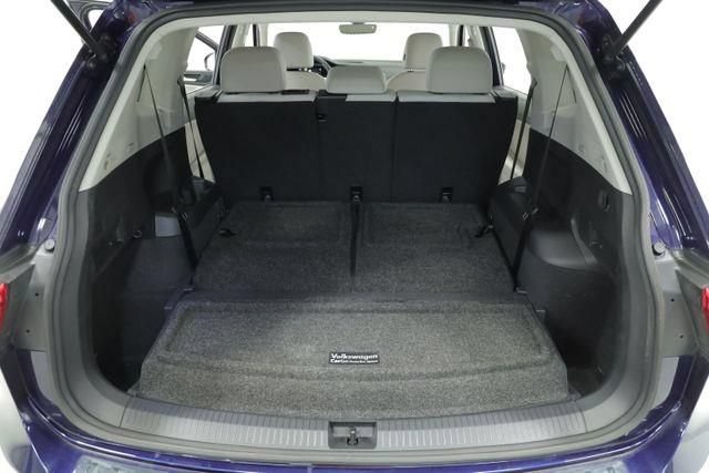 Certified 2023 Volkswagen Tiguan SE FWD image 42