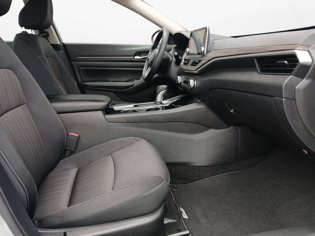 Used 2024 Nissan Altima 2.5 SV FWD image 24