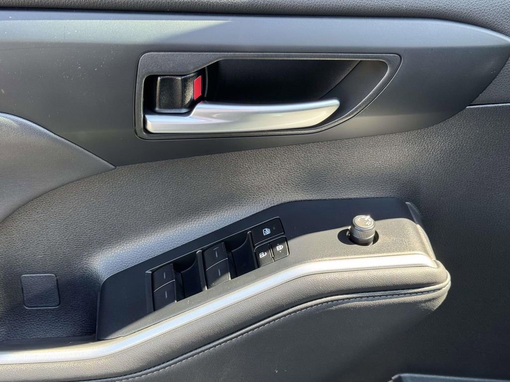 Used 2024 Toyota Highlander XLE image 19