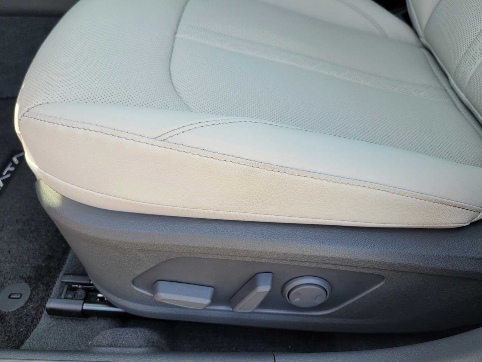 New 2025 Hyundai Sonata Limited image 15