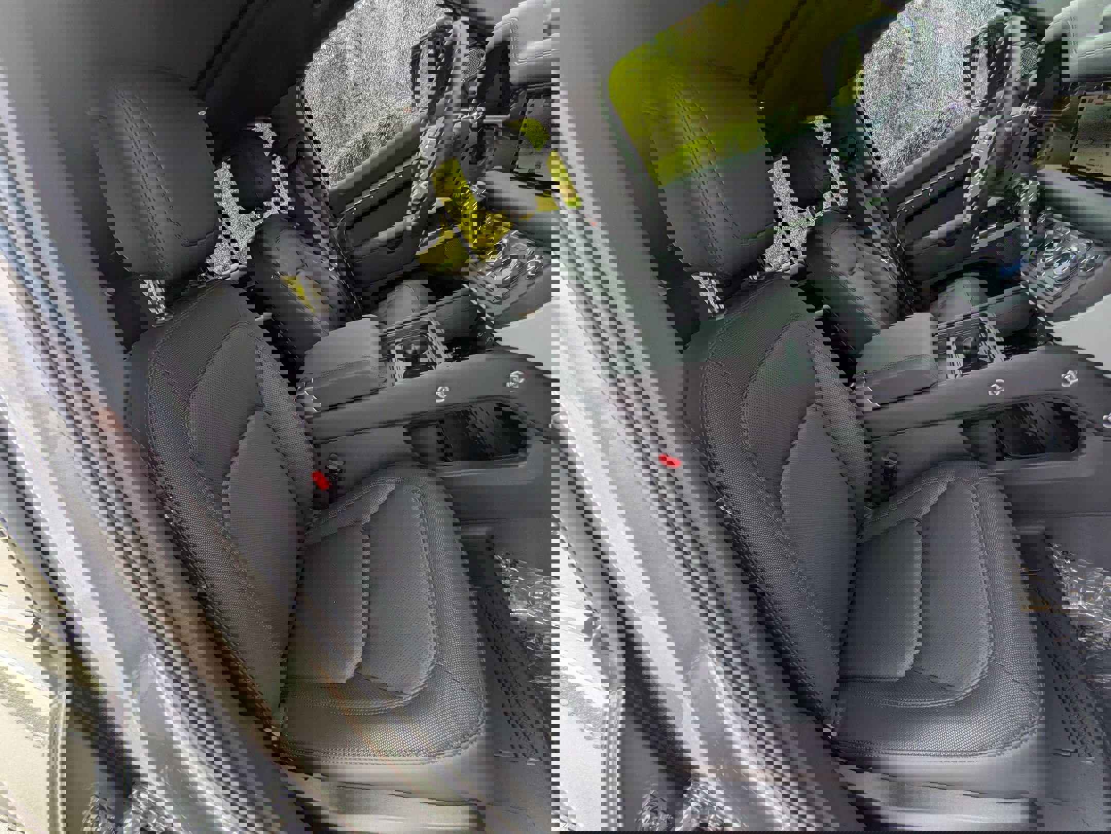 Certified 2024 Land Rover Defender 110 X-Dynamic SE image 31