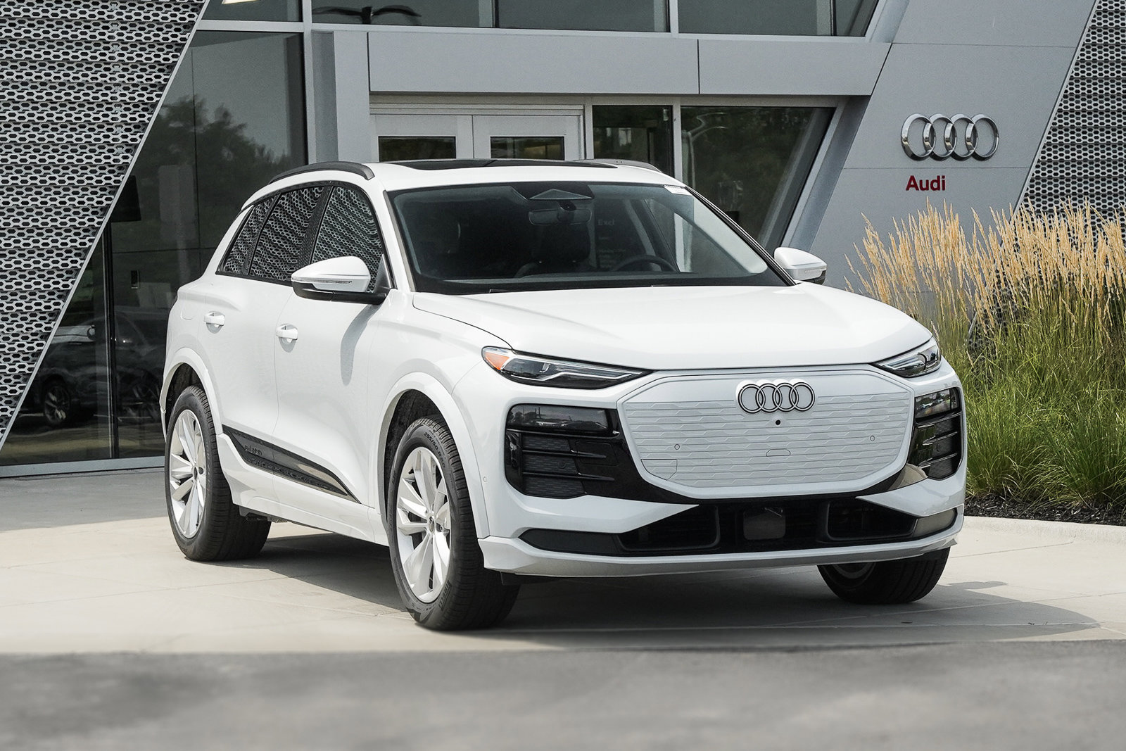 New 2025 Audi Q6 e-tron Premium image 2