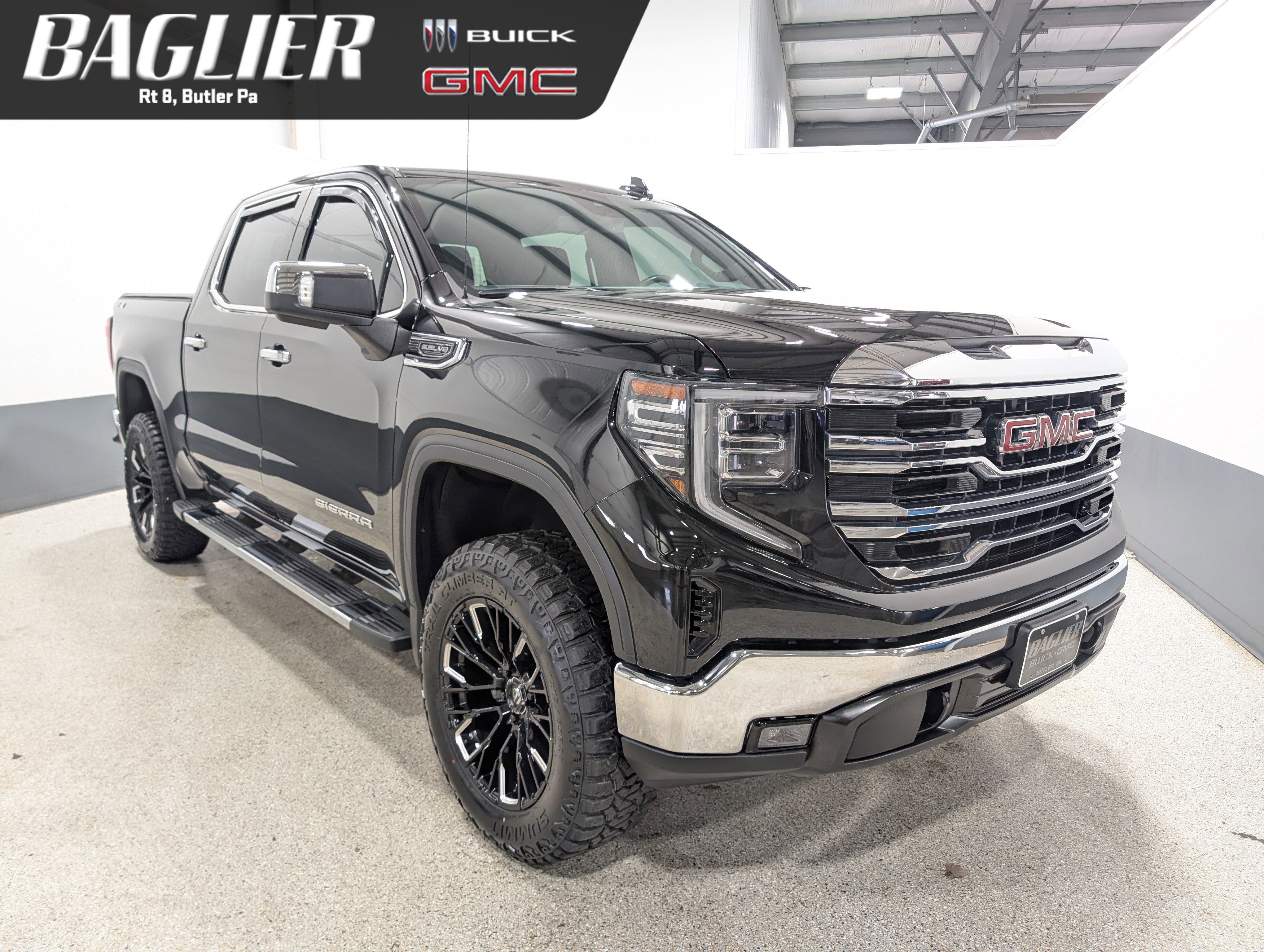 Used 2024 GMC Sierra 1500 SLT w/ SLT Premium Package AWD/4WD image 1