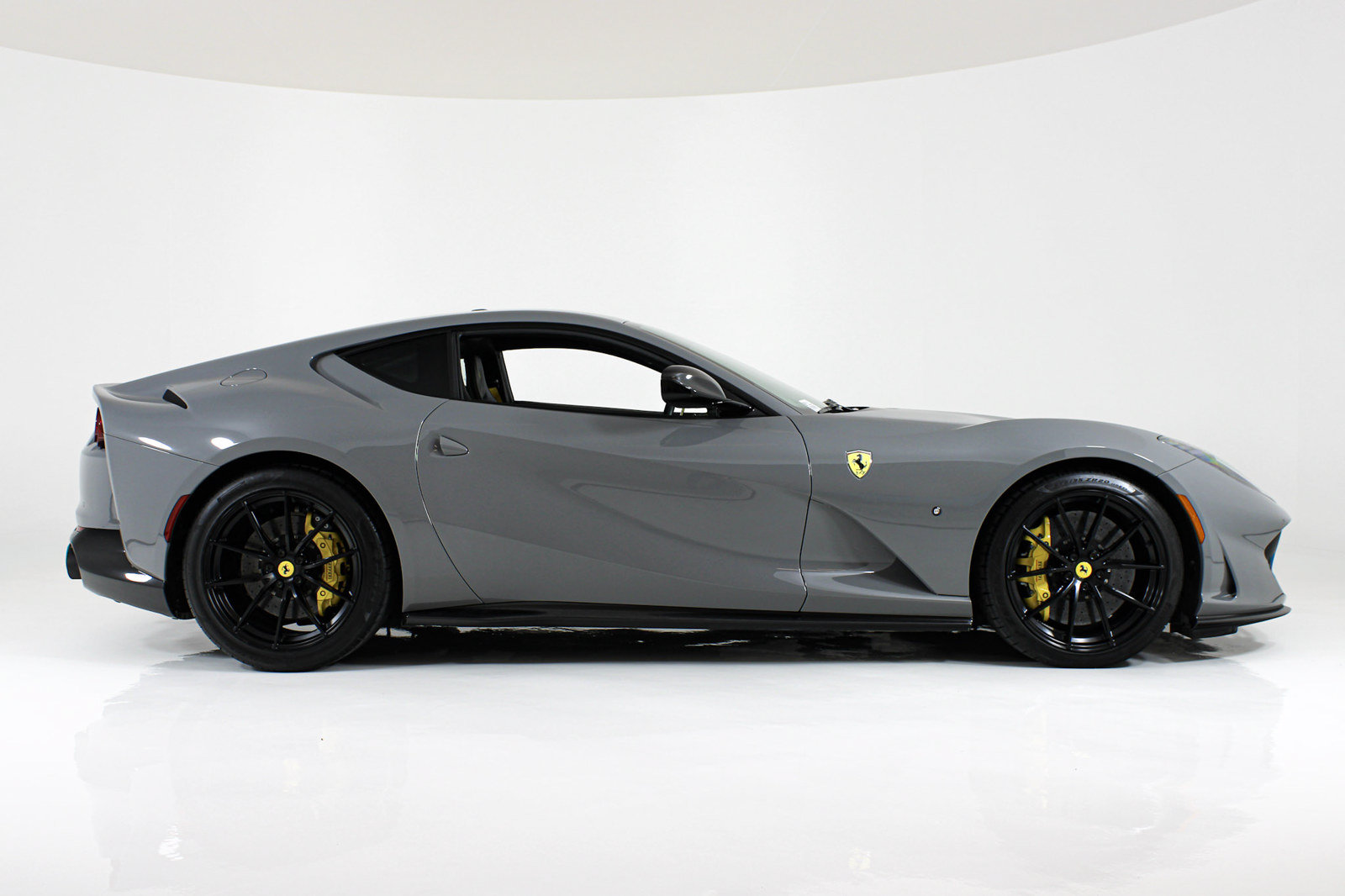 Used 2019 Ferrari 812 Superfast RWD image 10